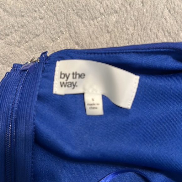 Royal blue by the way brand dress with side cutout size small worn once - Picture 3 of 3